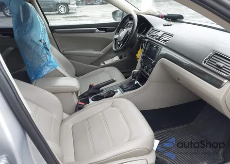 2018 Volkswagen Passat 2.0T Se из США, поврежденный, VIN 1VWBA7A32JC038351